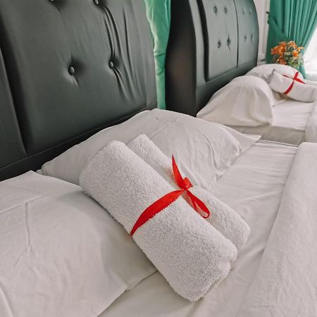 Inap Idaman 5 With 2 Queen Bed In Kubang Kerian Кота Бару Екстериор снимка
